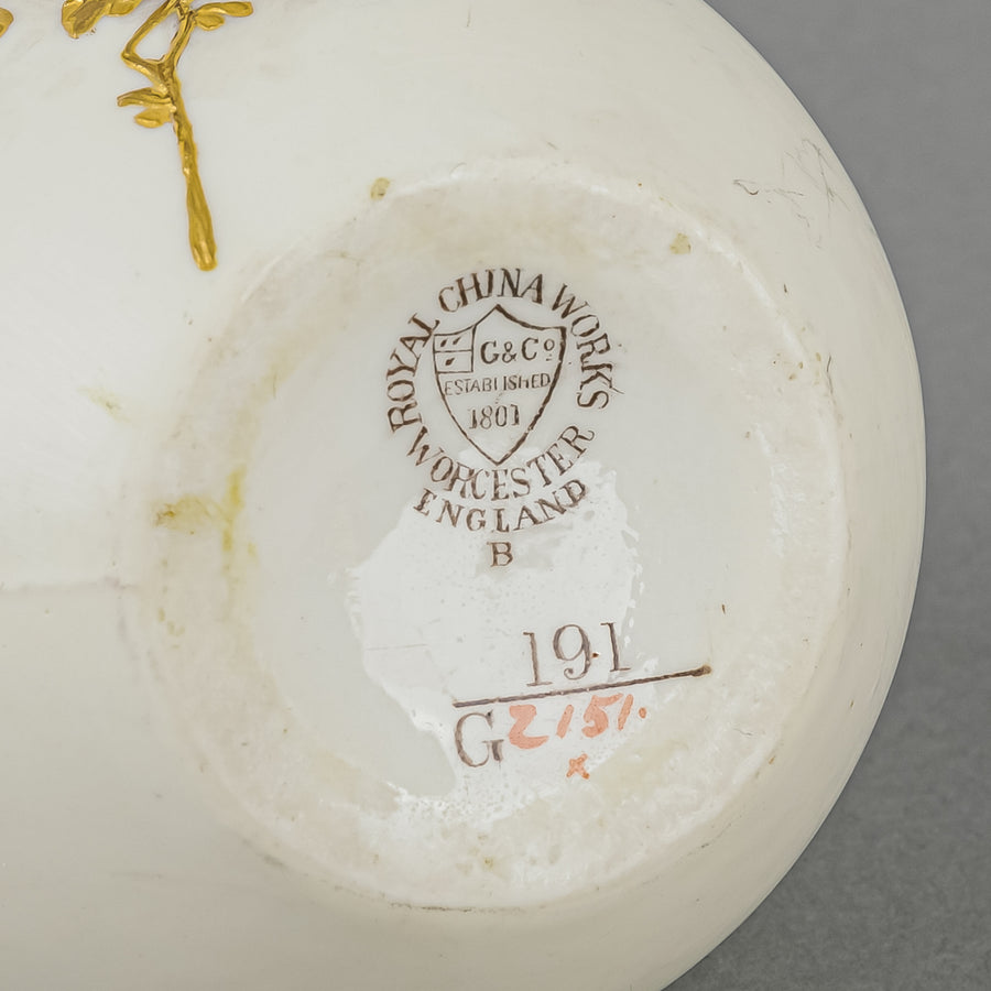 GRAINGER'S WORCESTER HP Bird Vase 191