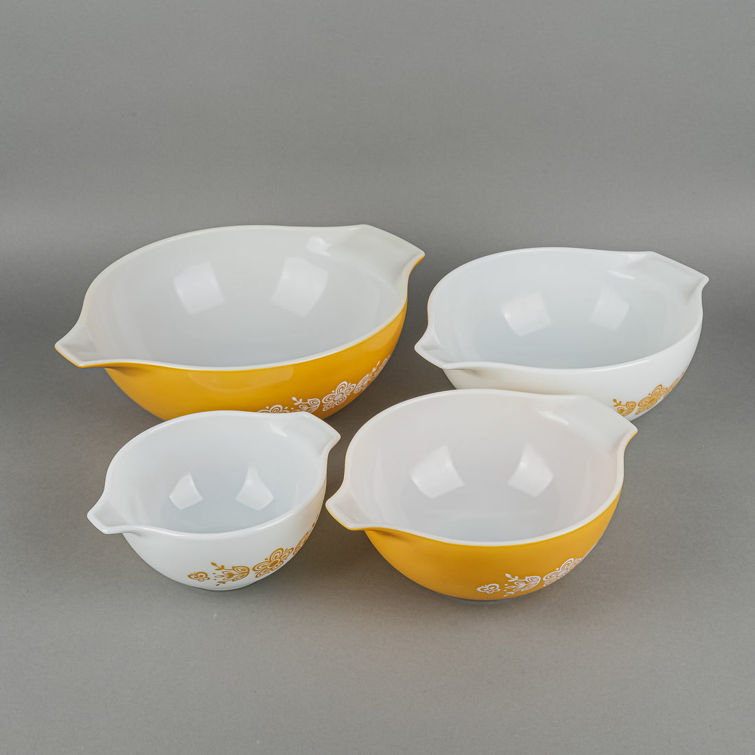 PYREX Butterfly Gold Cinderella Nesting Mixing Bowls Set Of 4