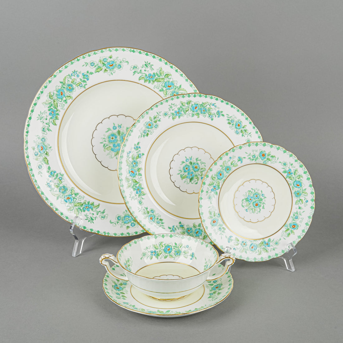 ROYAL CROWN DERBY Derby Dale A610 56 Pieces