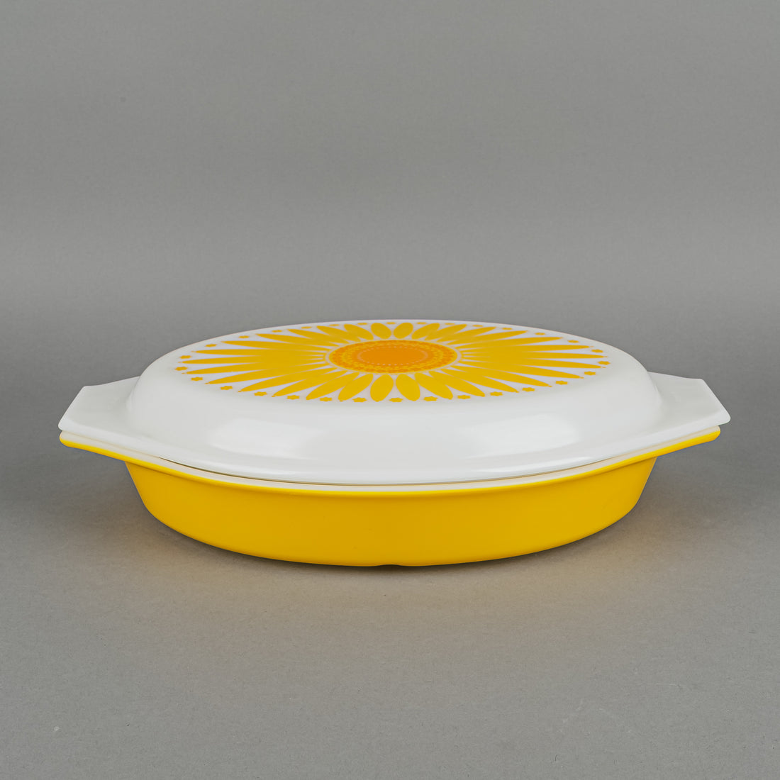 PYREX Daisy Covered Divided Serving Dish