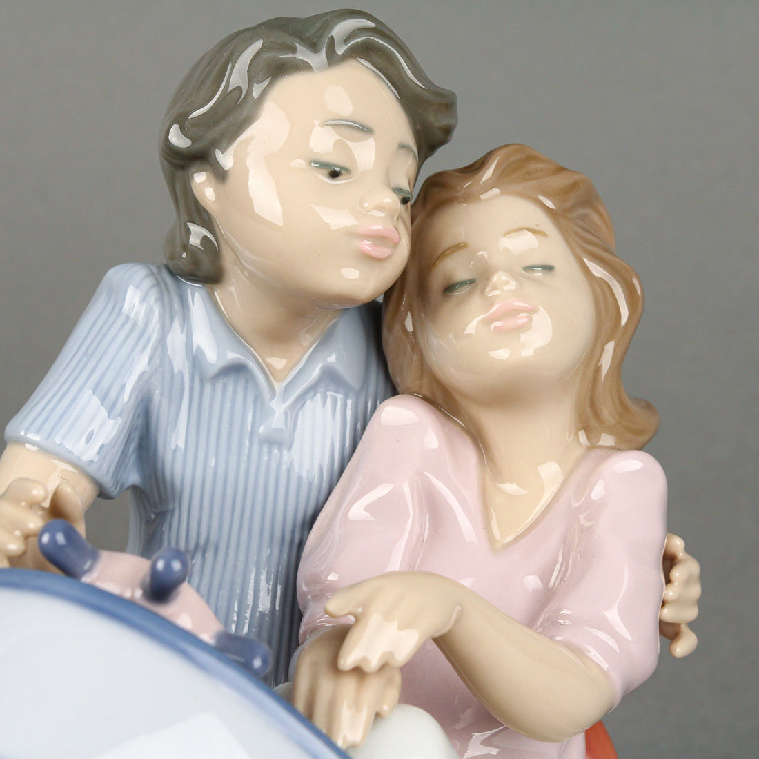 LLADRO Riding The Waves 5941 Figurine