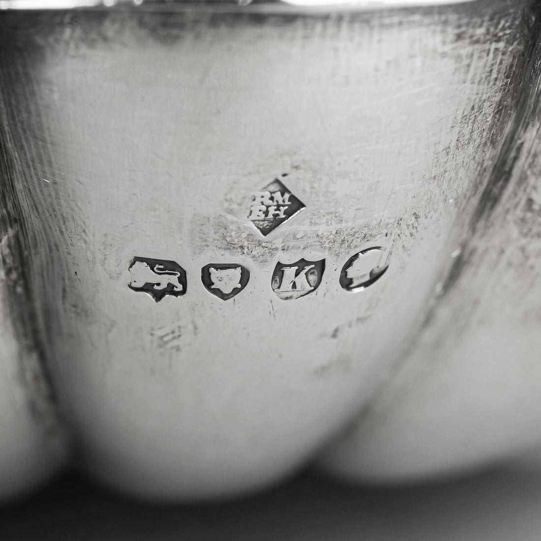 MARTIN HALL & CO Sterling Shell Dish