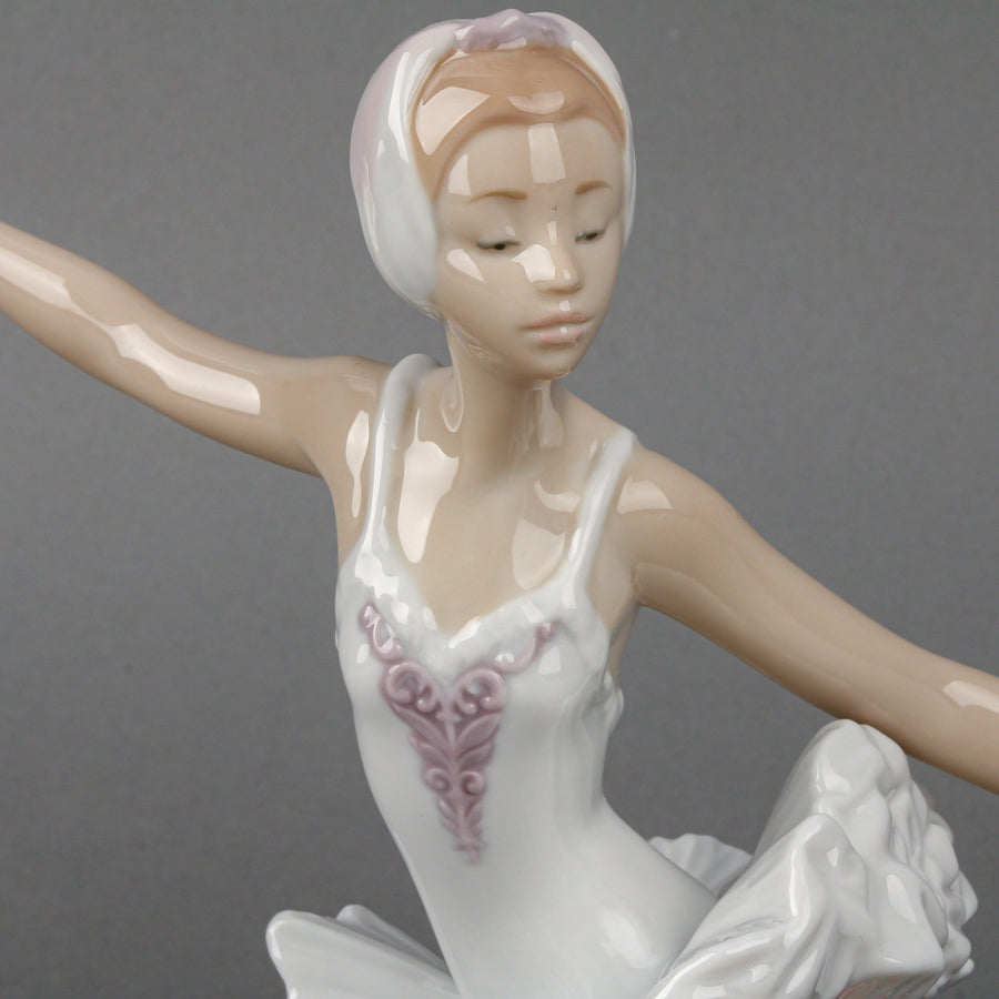 LLADRÓ Swan Ballet 5920 Figurine