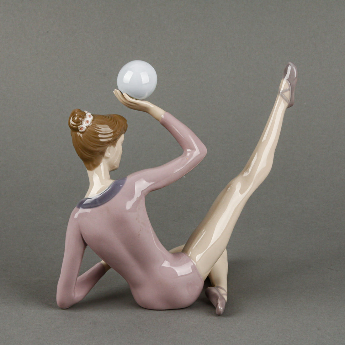 LLADRO Gymnast Balancing Ball 5332 Figurine