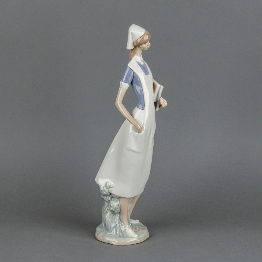 LLADRO Nurse 4603 Figurine