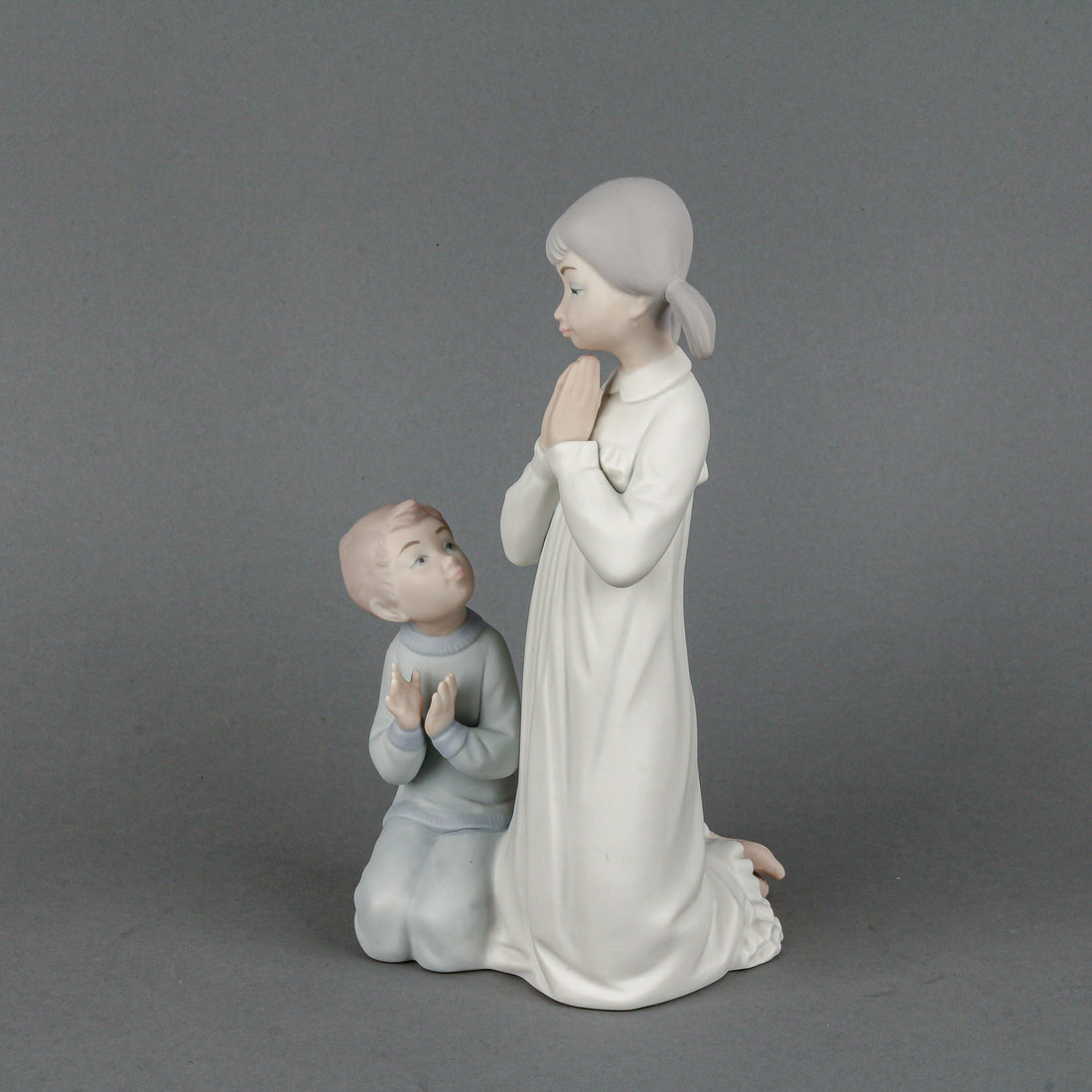 LLADRO Teaching to Pray 4779M Figurine