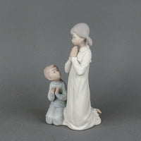 LLADRO Teaching to Pray 4779M Figurine