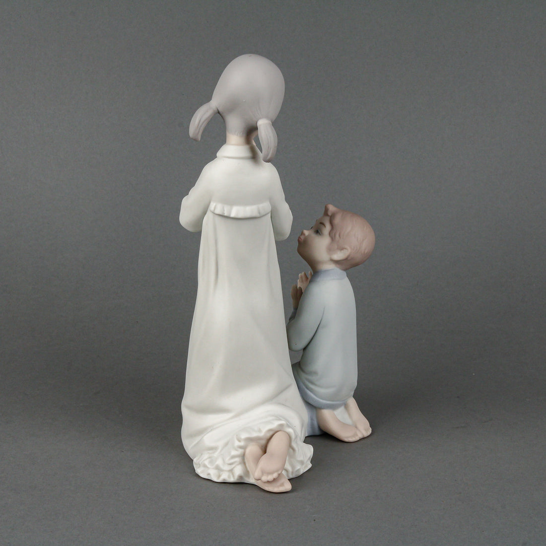 LLADRO Teaching to Pray 4779M Figurine