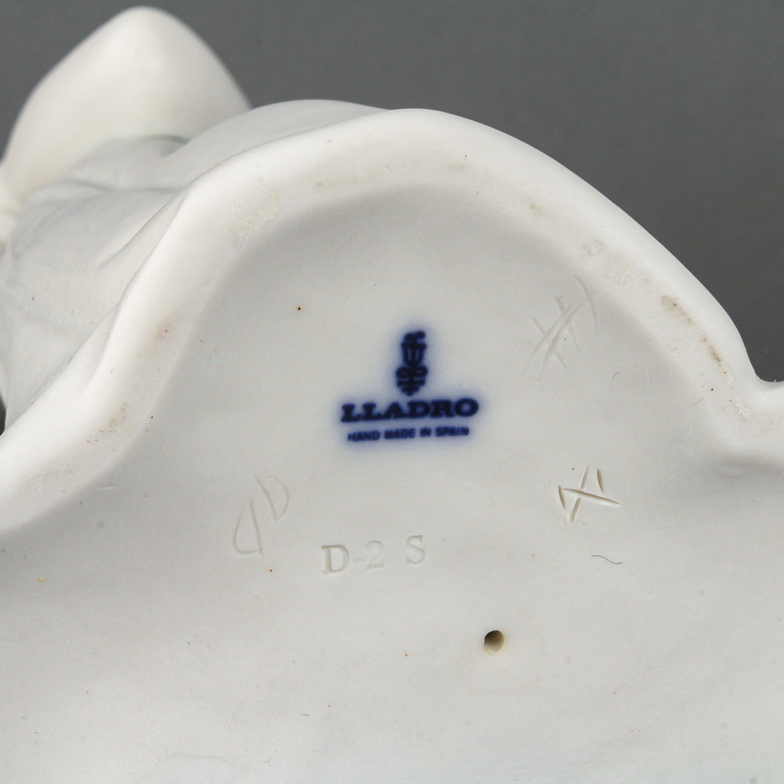 LLADRO Teaching to Pray 4779M Figurine