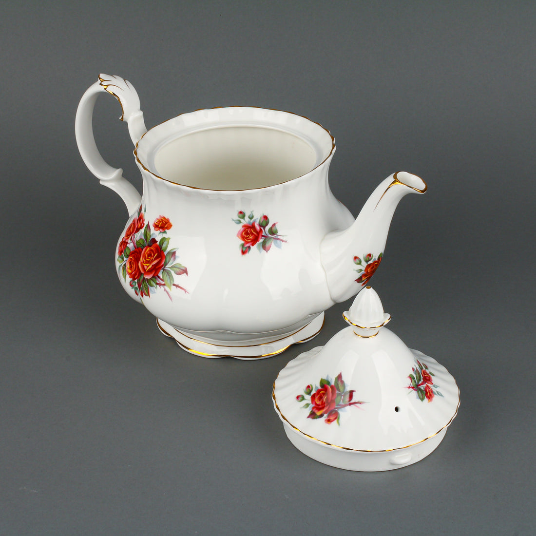 ROYAL ALBERT Centennial Rose Teapot