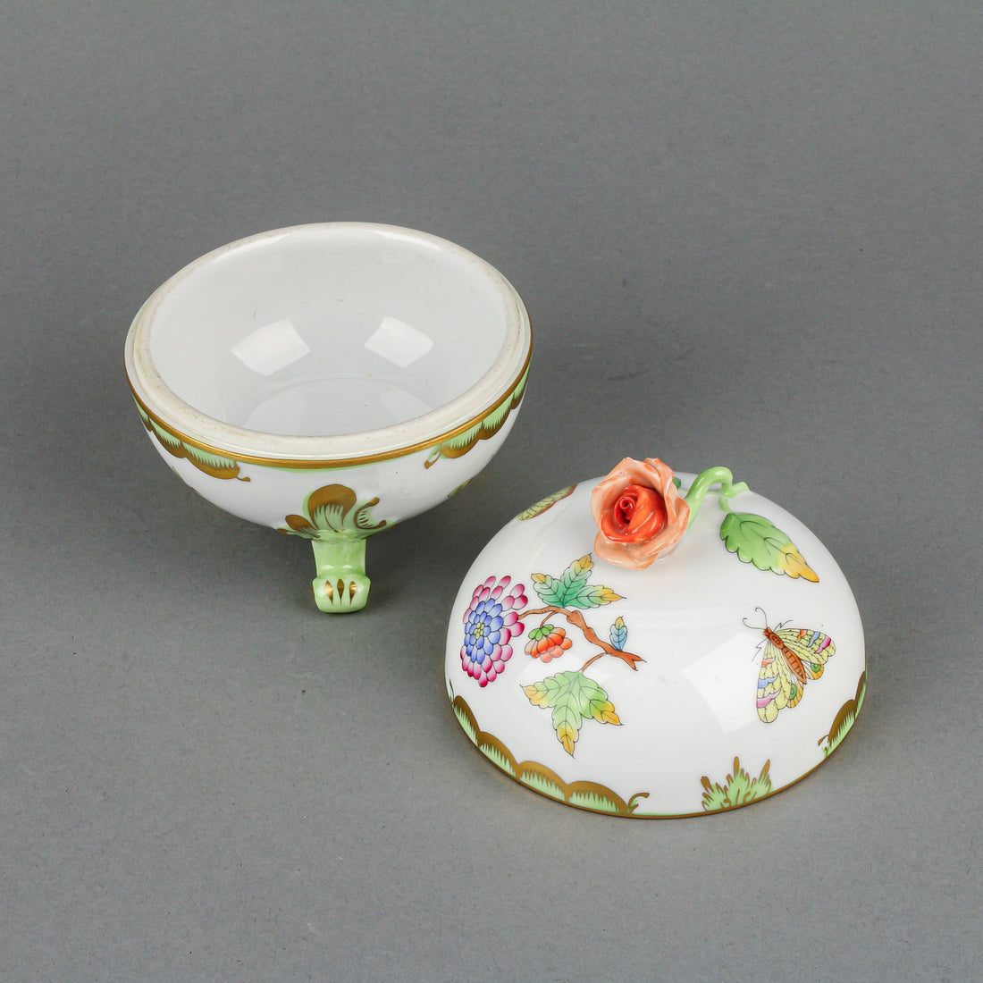 HEREND Queen Victorian Rose Knob Footed Bonboniere 6186