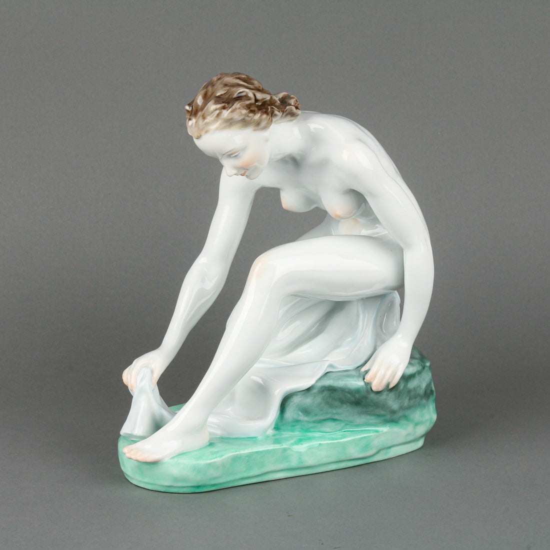 HEREND Nude Female with Towel Figurine 15747