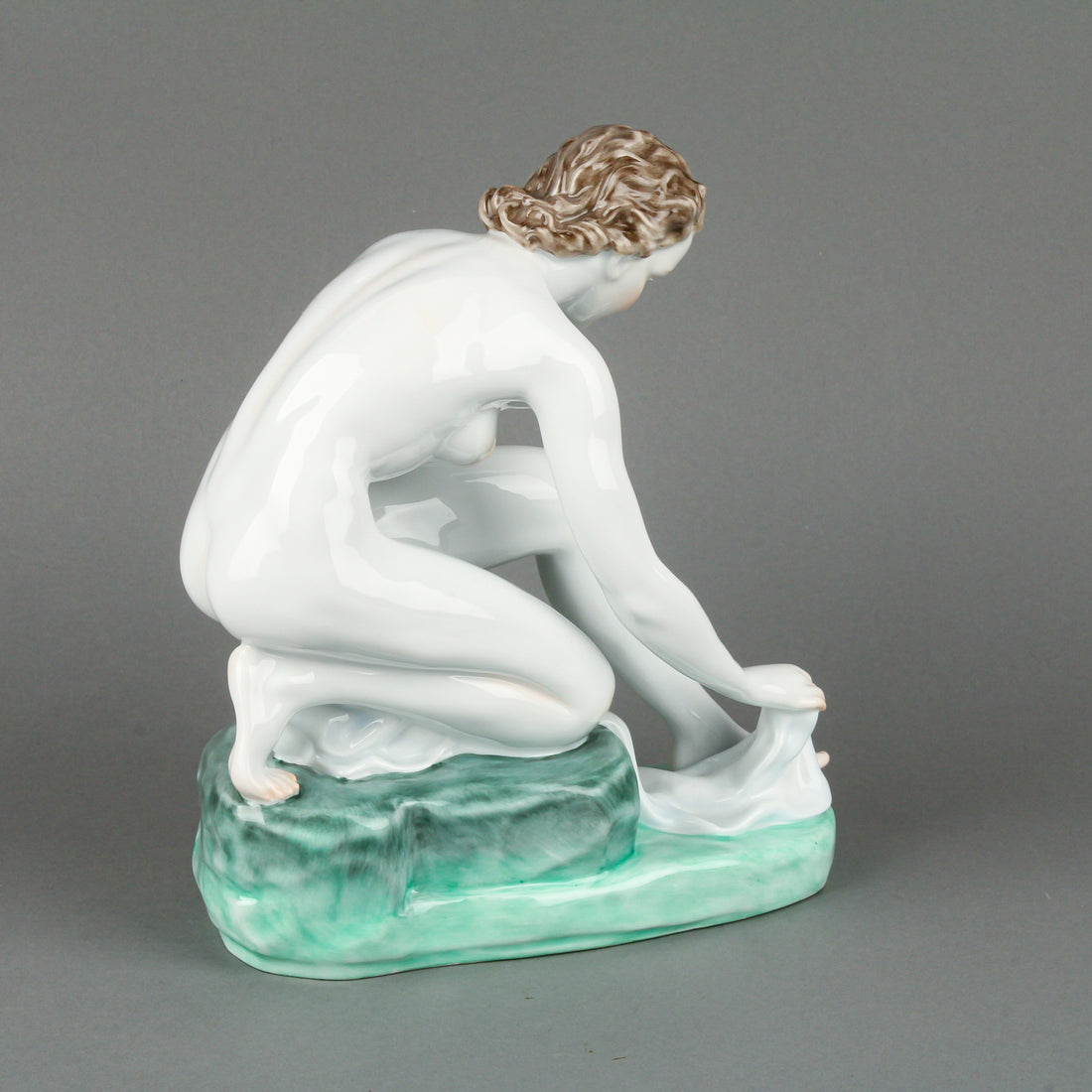 HEREND Nude Female with Towel Figurine 15747
