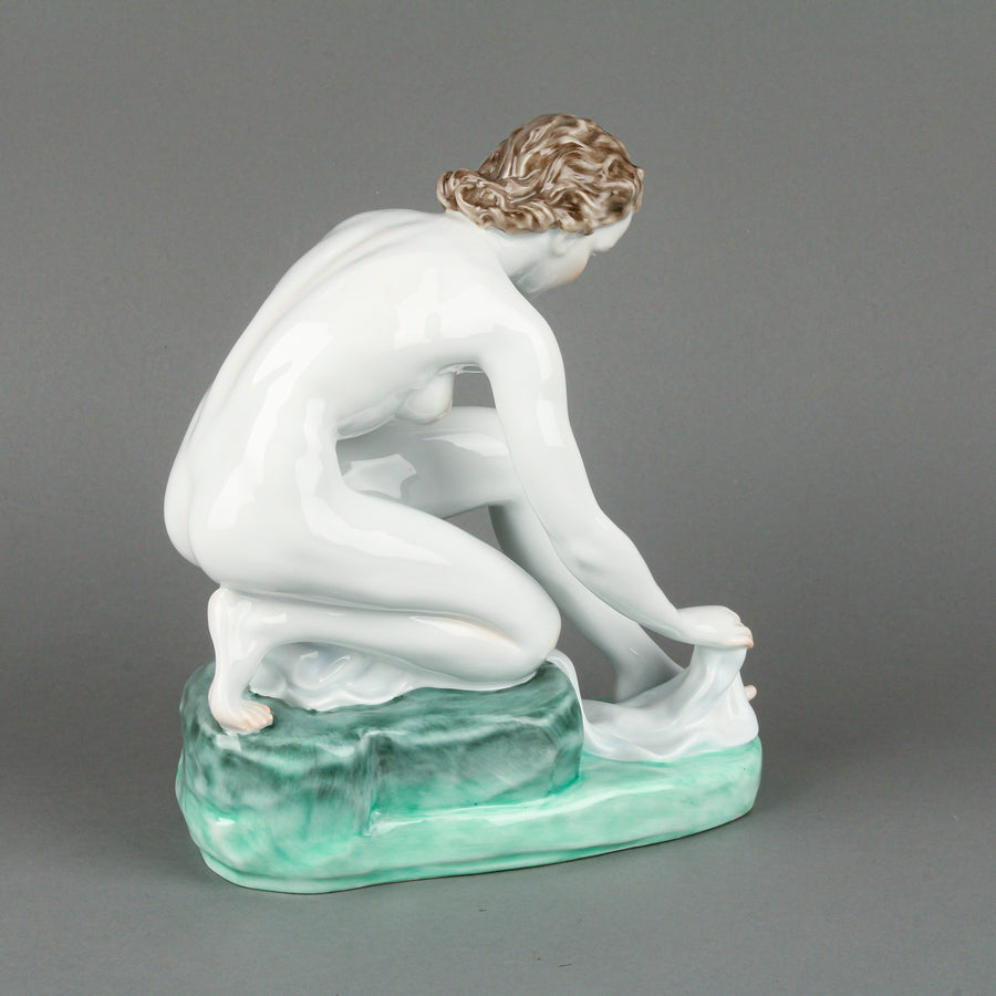HEREND Nude Female with Towel Figurine 15747