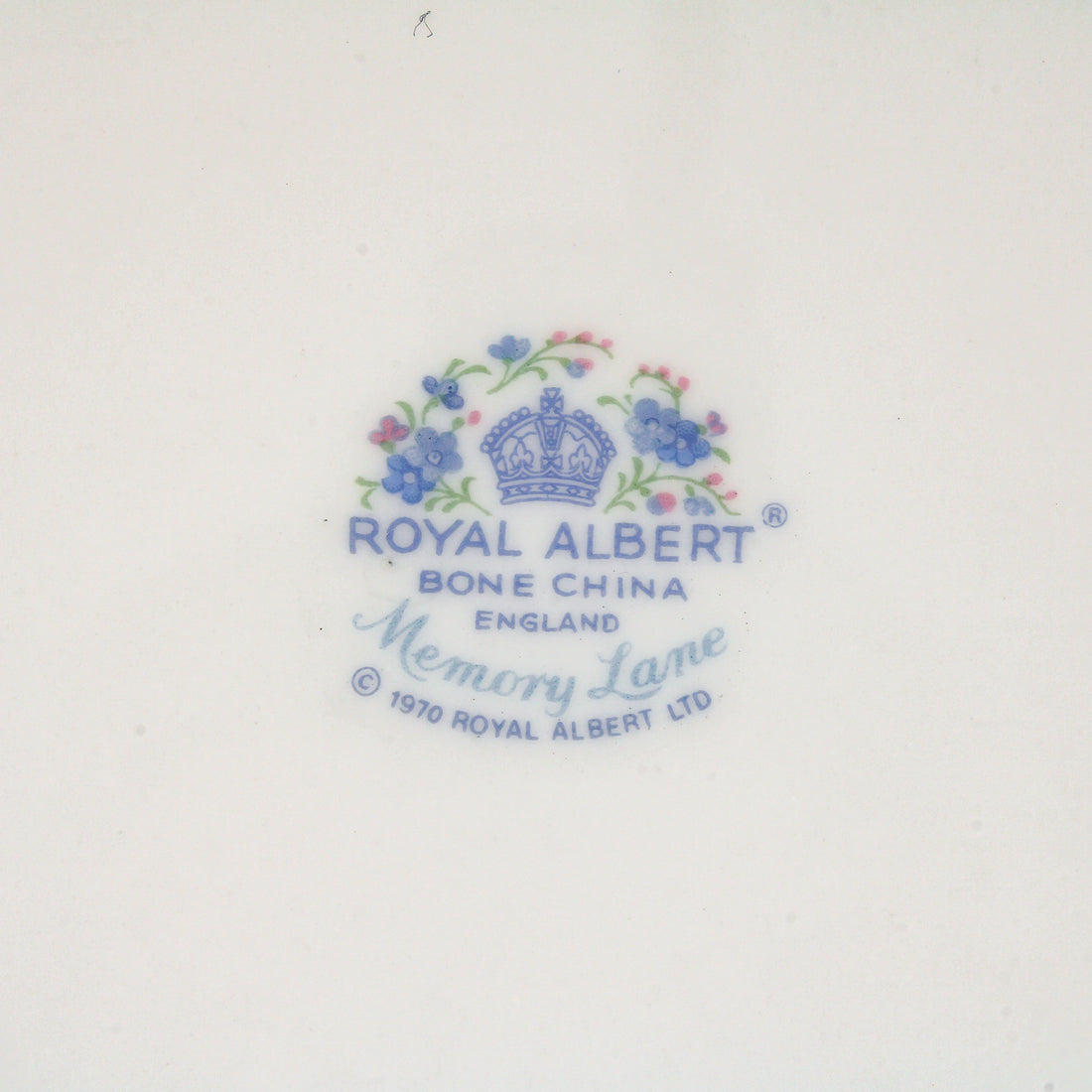ROYAL ALBERT Memory Lane - 10 Place Settings +