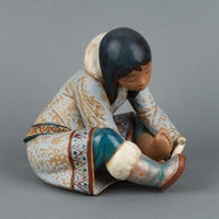 LLADRO Arctic Girl with Cold Feet 2157 Figurine
