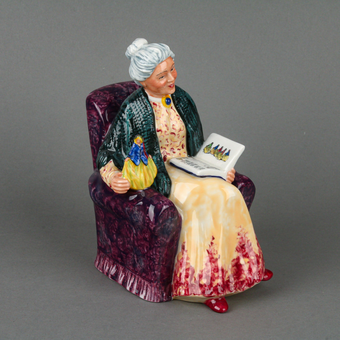 ROYAL DOULTON Prized Possessions HN 2942 Figurine
