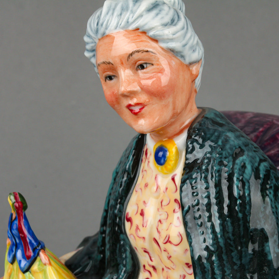 ROYAL DOULTON Prized Possessions HN 2942 Figurine