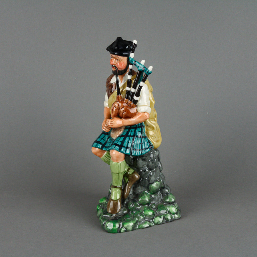 ROYAL DOULTON The Piper HN 2907 Figurine