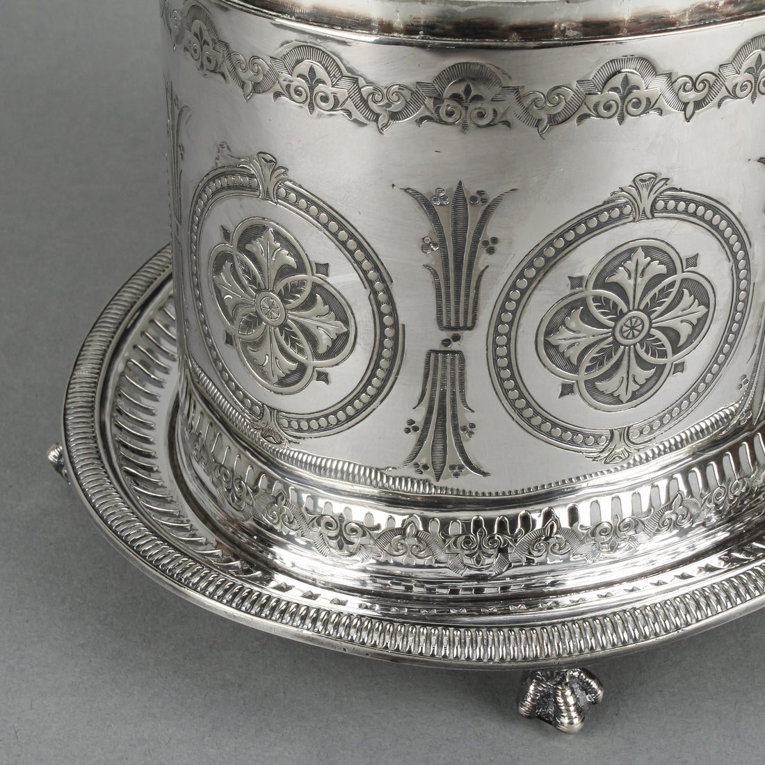H. WILKINSON & CO. Silverplate Footed Biscuit Box