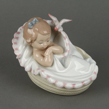 LLADRO Comforting Dreams 6710 Figurine