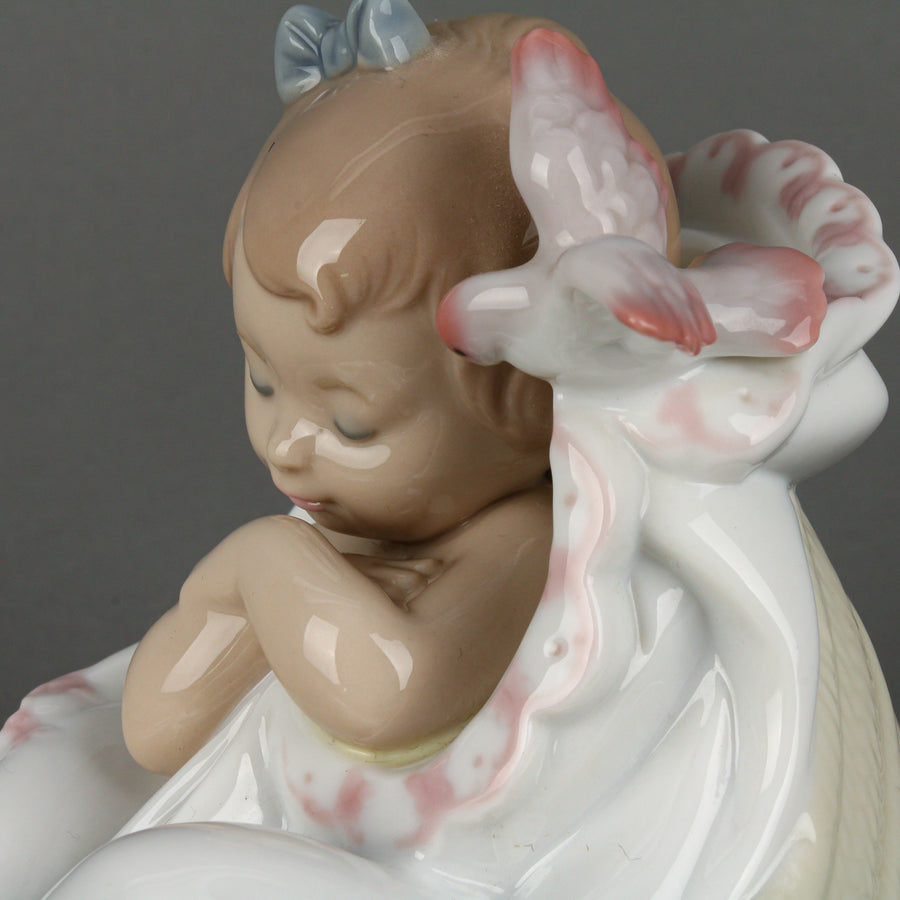 LLADRO Comforting Dreams 6710 Figurine