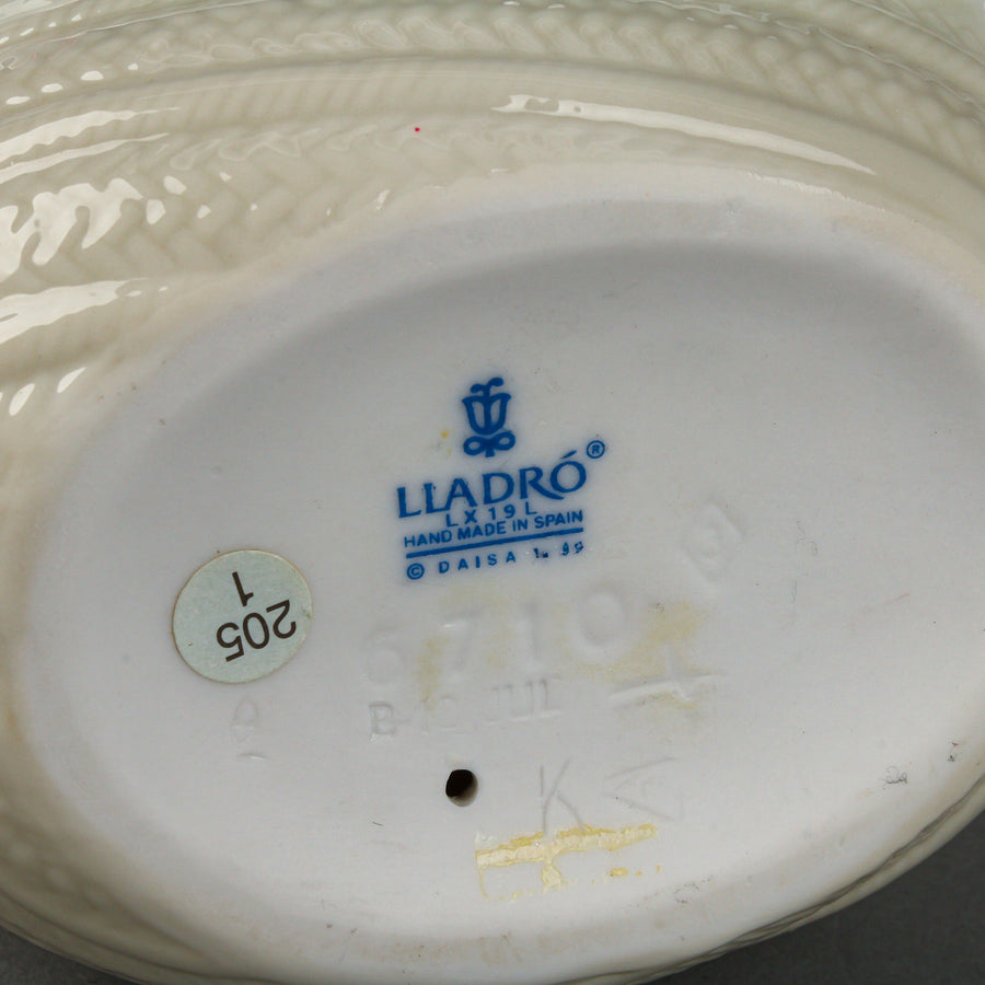 LLADRO Comforting Dreams 6710 Figurine
