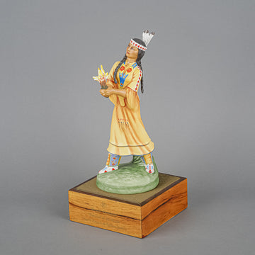 ROYAL DOULTON Figurine Native American Dancer HN 2809  Dancers Of The World