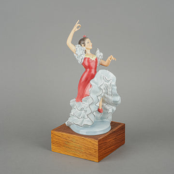 ROYAL DOULTON Figurine Spanish Flamenco Dancer HN 2831  DancersOfTheWorld