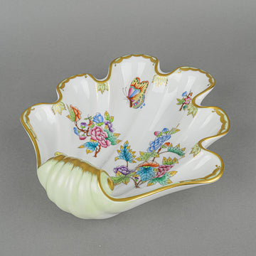 HEREND Queen Victoria Shell Dish 7444