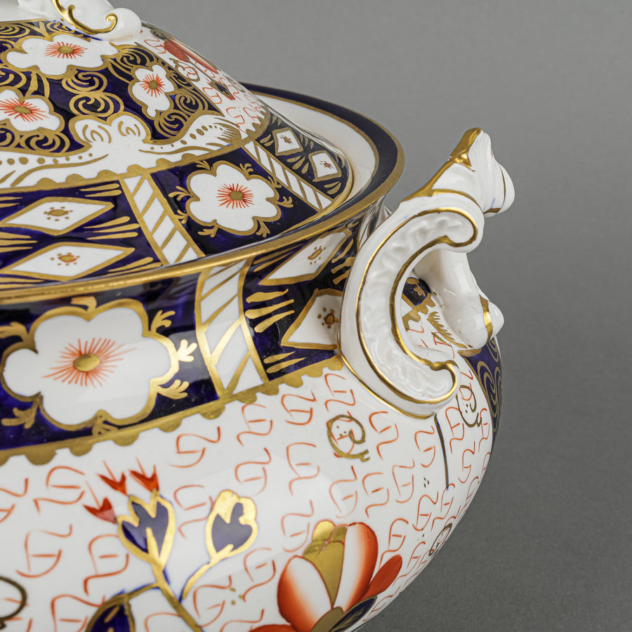 ROYAL CROWN DERBY Traditional Imari 2451 Footed Lidded Tureen