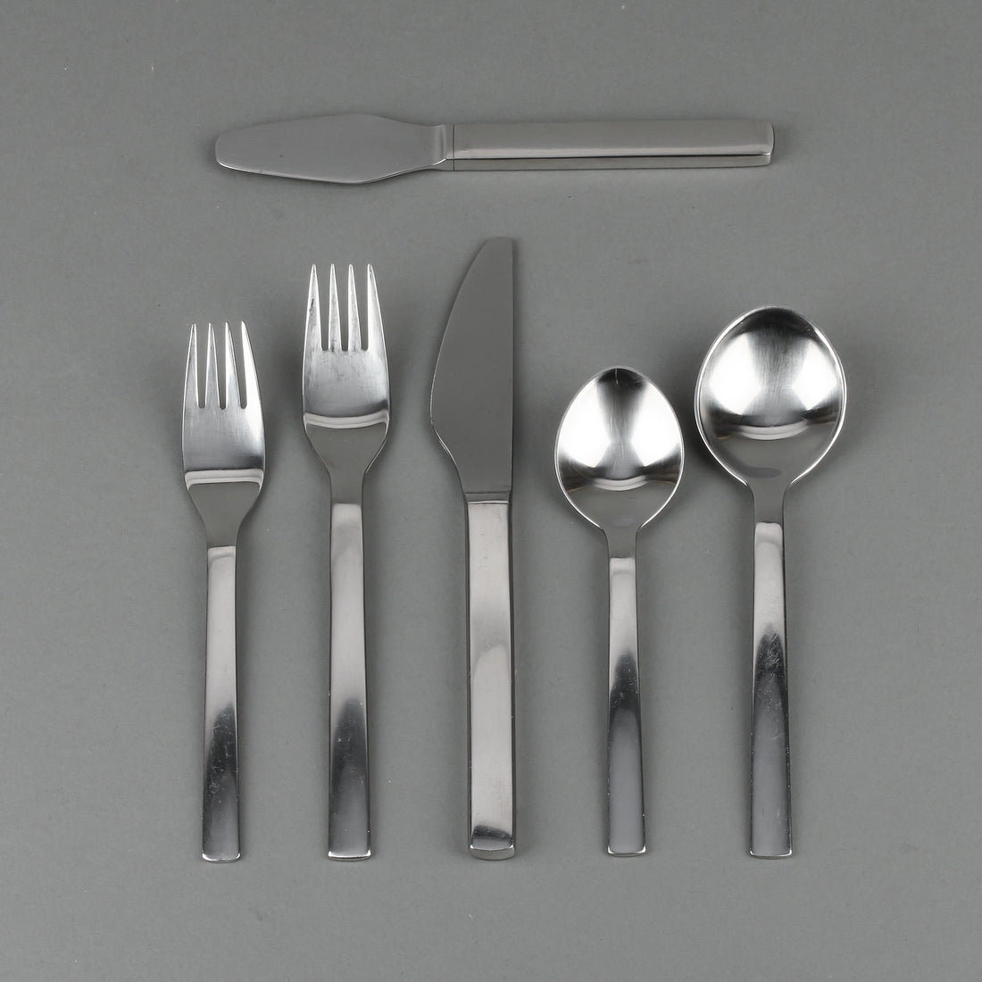 GEORG JENSEN New York Stainless Steel Flatware - 5 Place Settings +