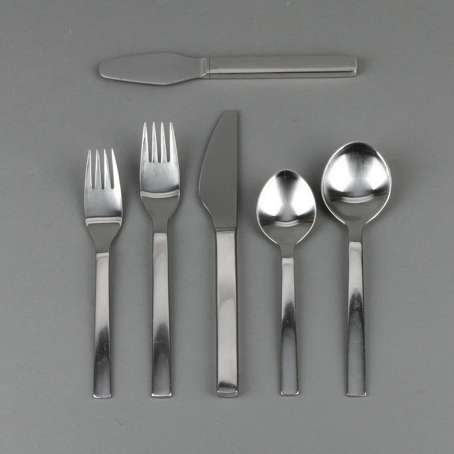 GEORG JENSEN New York Stainless Steel Flatware - 5 Place Settings +