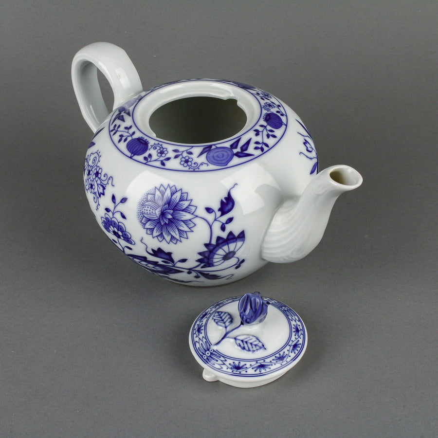HUTSCHENREUTHER Blue Onion Tea Set
