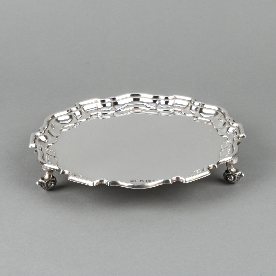 VINERS LTD. Chippendale Sterling Silver Footed Tray