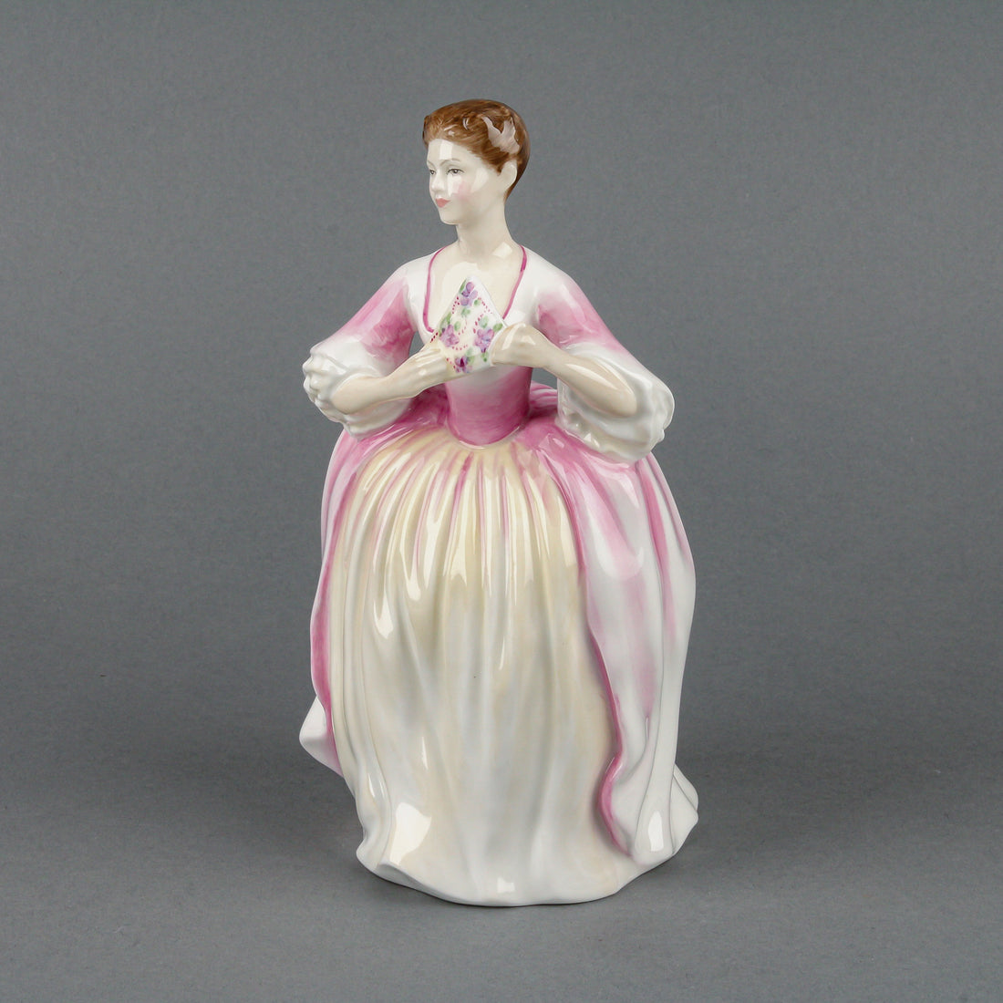 ROYAL DOULTON Eleanor HN 3906 Figurine
