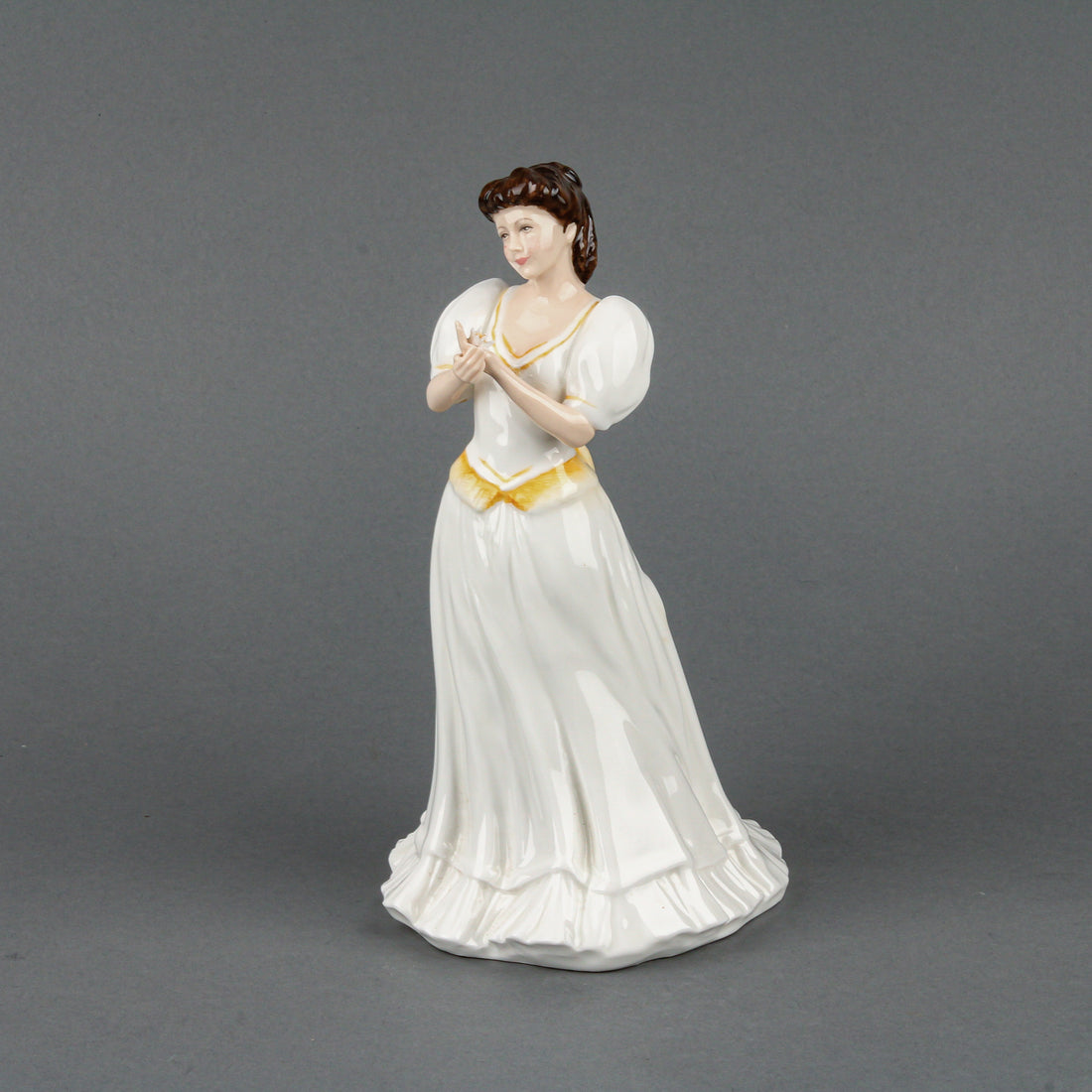ROYAL DOULTON Maria HN 3381 Figurine