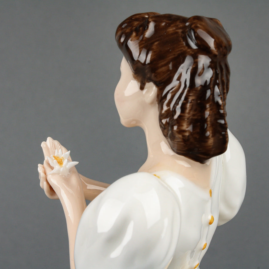 ROYAL DOULTON Maria HN 3381 Figurine