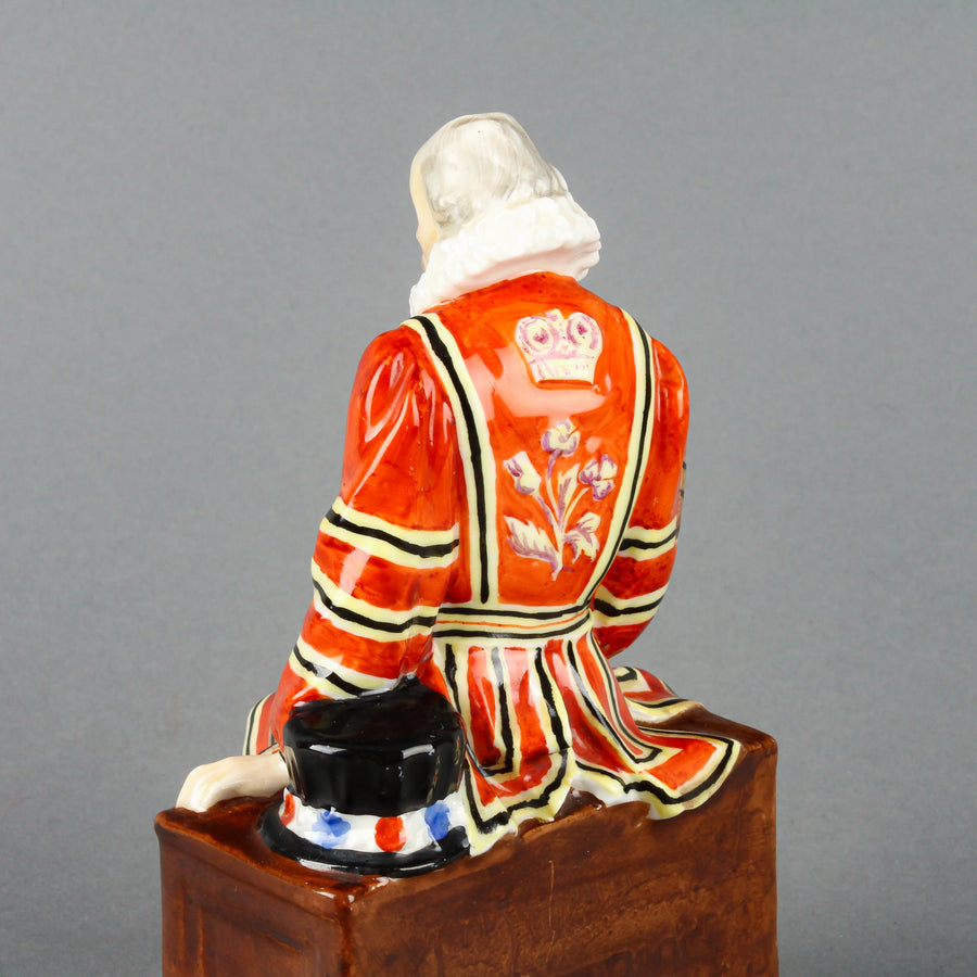 ROYAL DOULTON The Yeoman of the Guard HN 688 Figurine