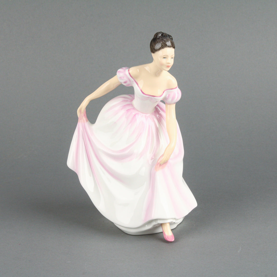 ROYAL DOULTON Danielle HN 3001 Figurine