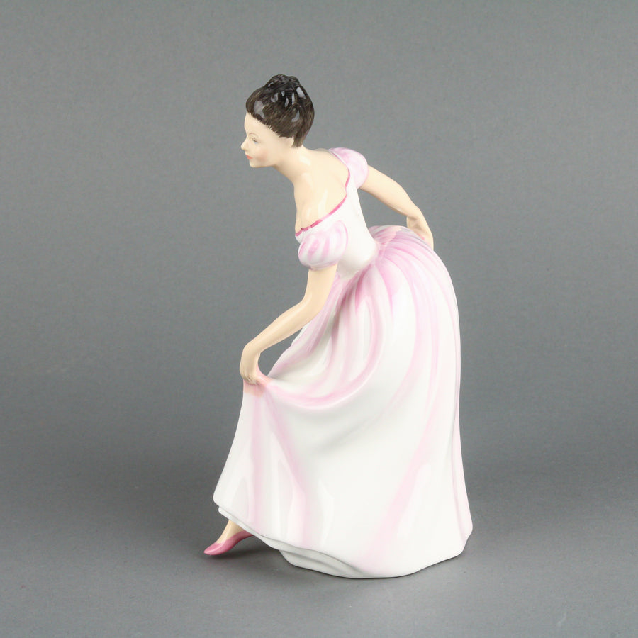 ROYAL DOULTON Danielle HN 3001 Figurine