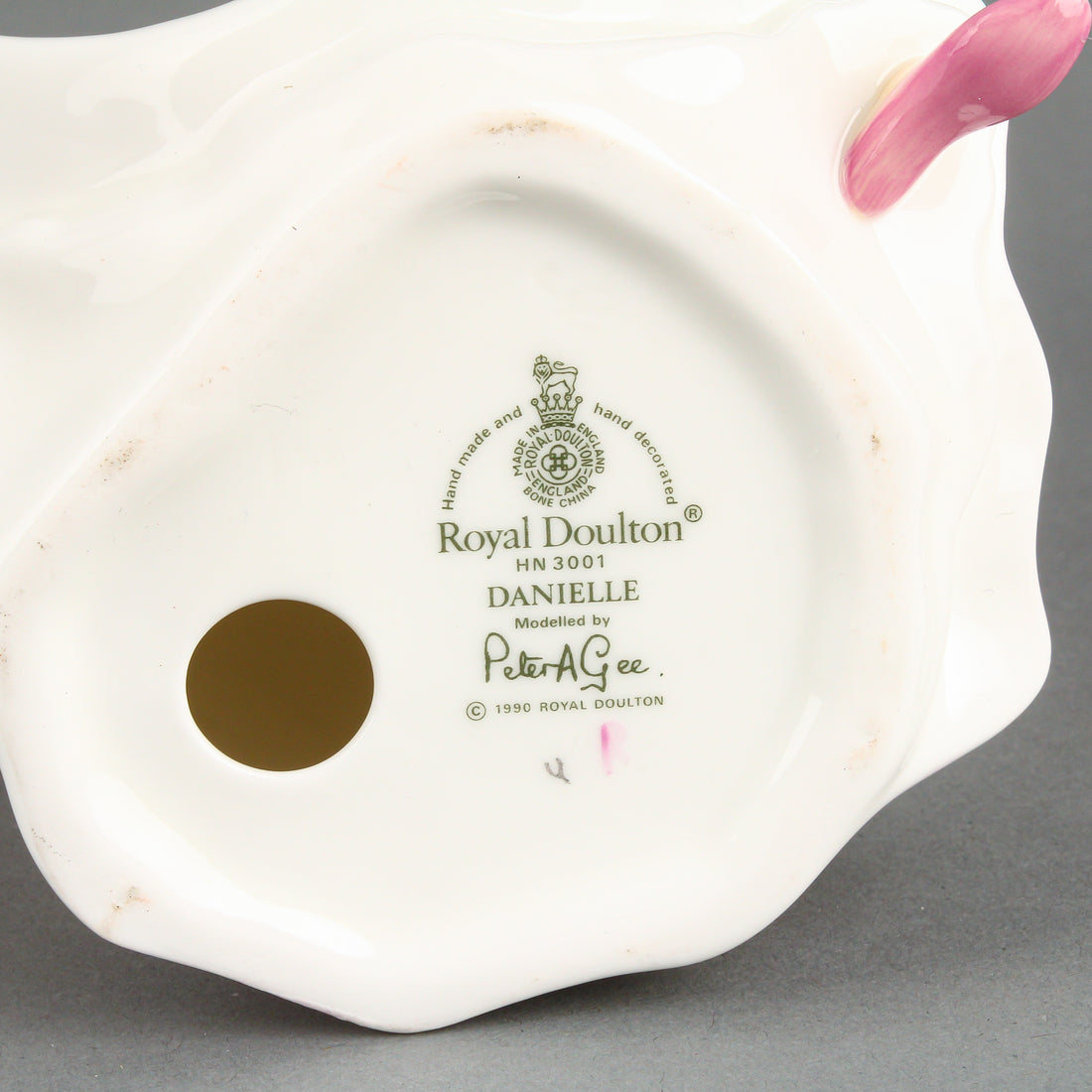 ROYAL DOULTON Danielle HN 3001 Figurine