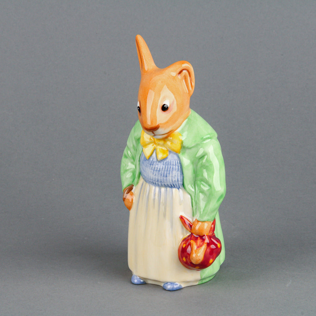 ROYAL DOULTON Farmer Bunnykins DB471 Figurine