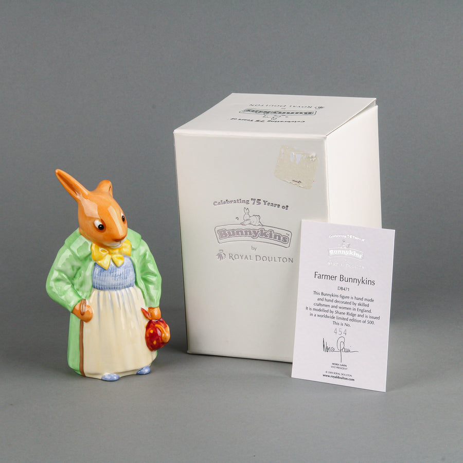 ROYAL DOULTON Farmer Bunnykins DB471 Figurine