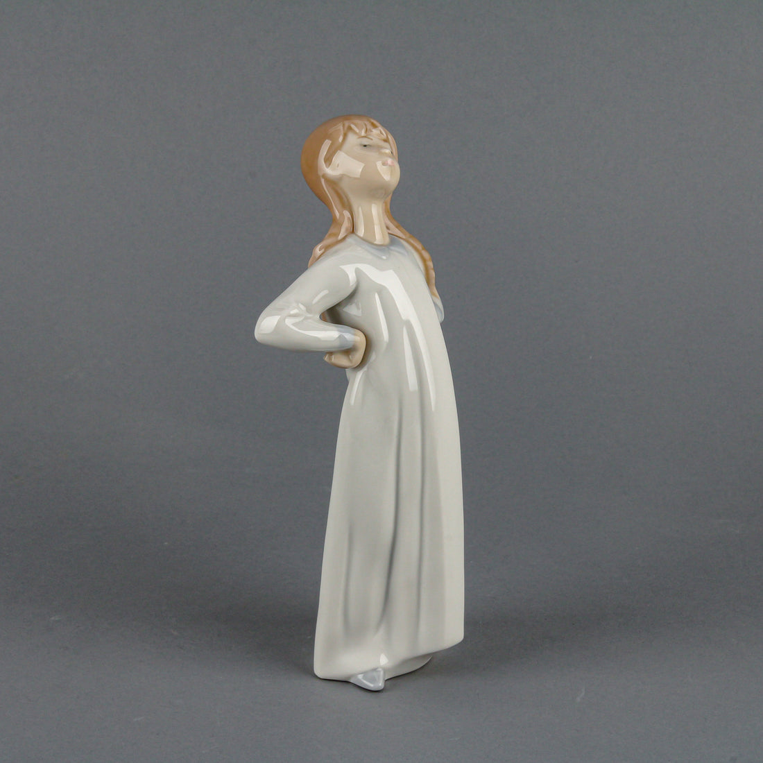 LLADRO Girl with Hands Akimbo 4872 Figurine