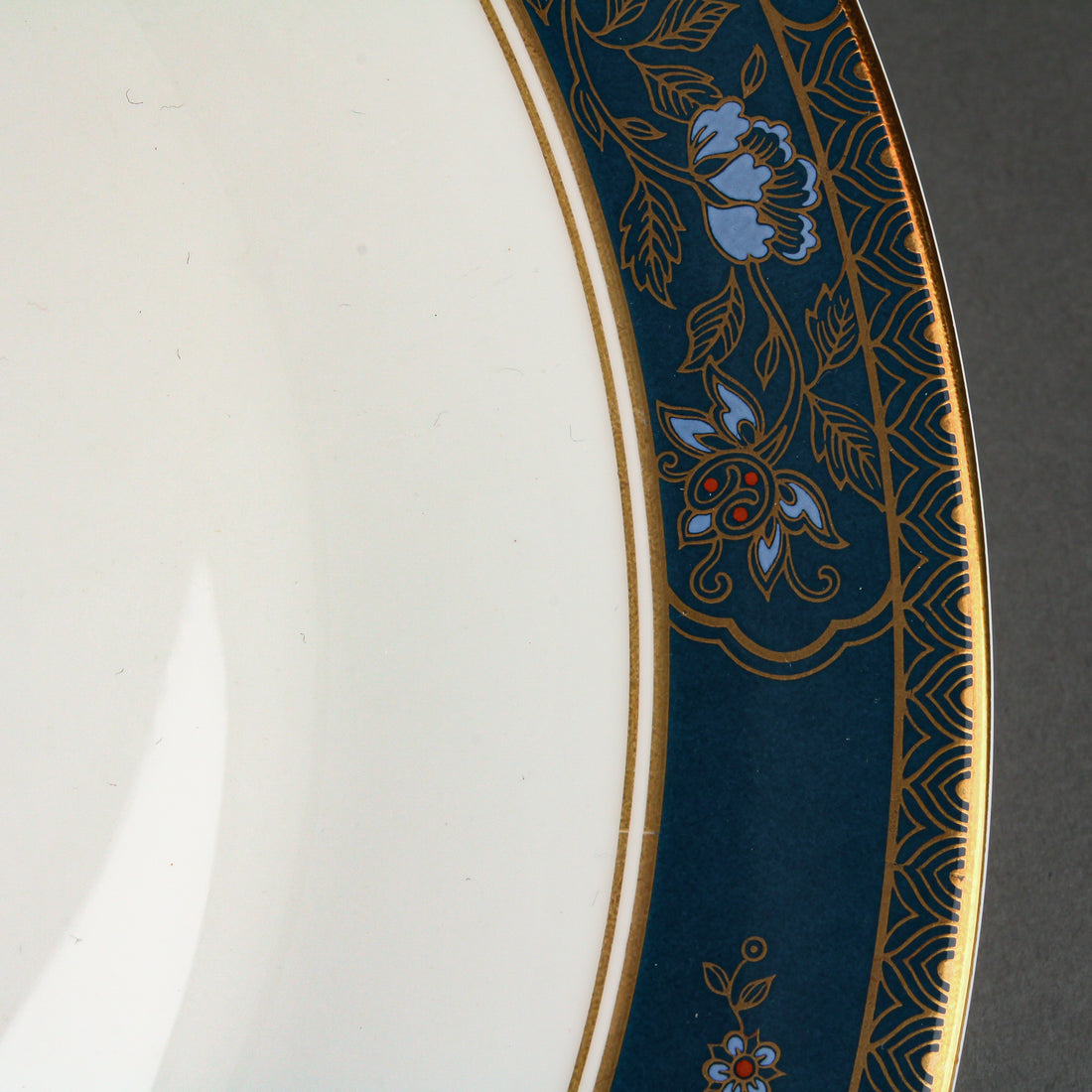 ROYAL DOULTON Carlyle - 8 Place Settings