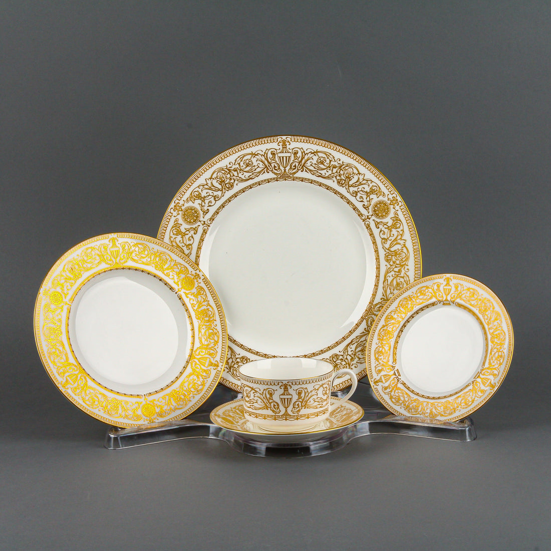 ROYAL WORCESTER White & Gold Hyde Park - 10 Place Settings +