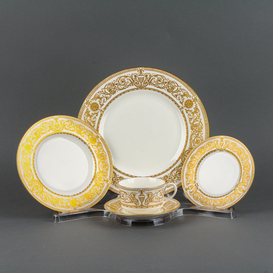 ROYAL WORCESTER White & Gold Hyde Park - 10 Place Settings +