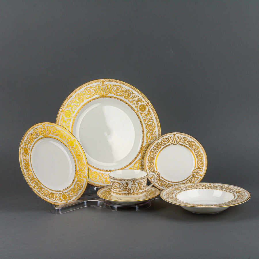 ROYAL WORCESTER White & Gold Hyde Park - 10 Place Settings +