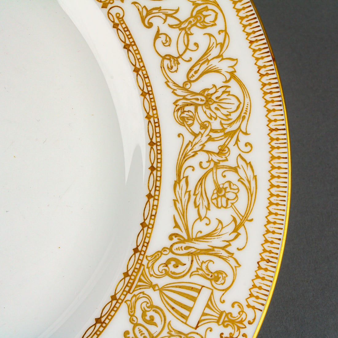 ROYAL WORCESTER White & Gold Hyde Park - 10 Place Settings +